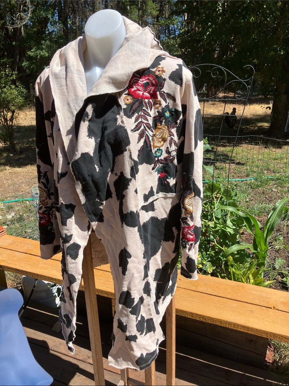 Caite Posie cow print hooded floral embroidered jacket M 100% cotton